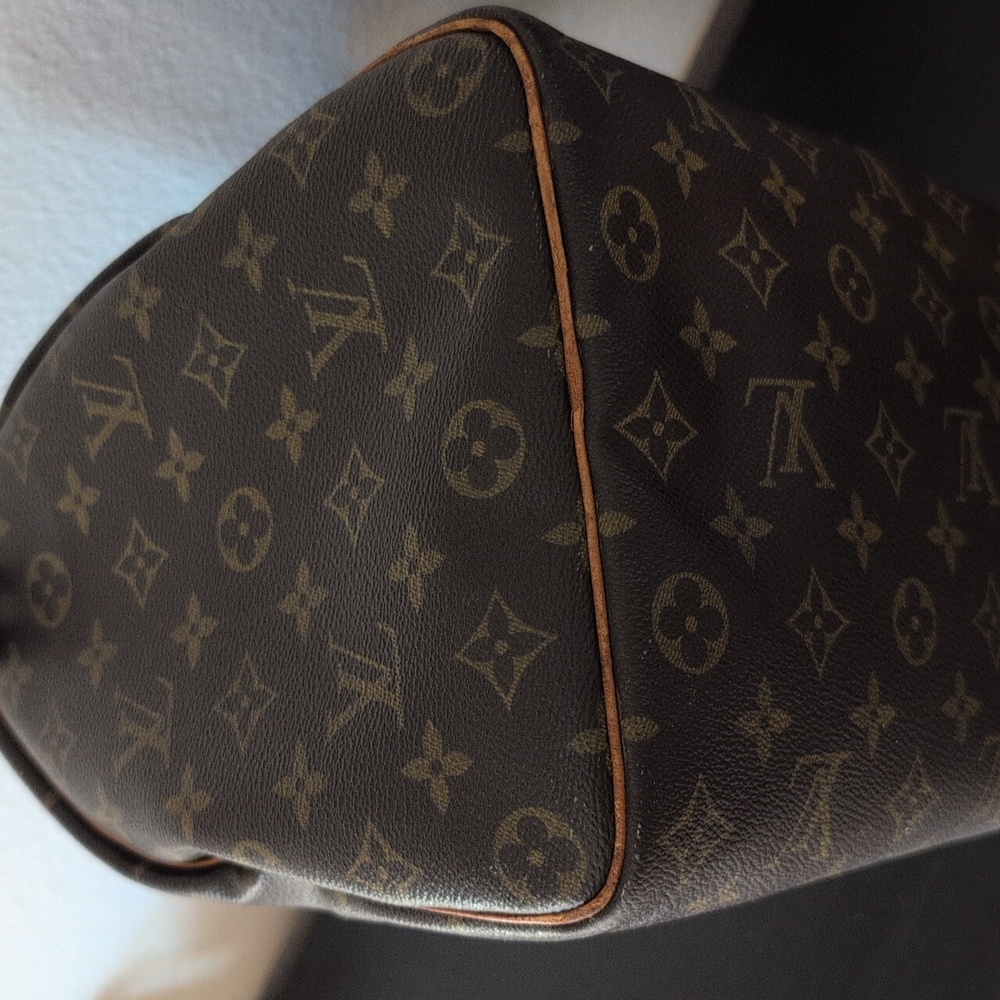 Louis Vuitton Monogram Canvas Handbag - Picture 8 of 15